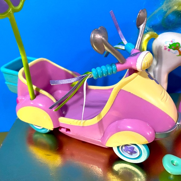 MY LITTLE PONY G3 VTG 2004 BUTTERFLY ISLAND SCOOTIN ALONG WITH BREEZIE - Picture 2 of 16